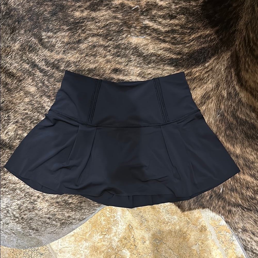 Lululemon skirt size 4 excellent condition